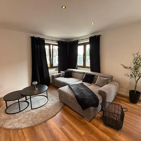 Daire Neu Eingerichtete 75qm Boarding House Aachen *