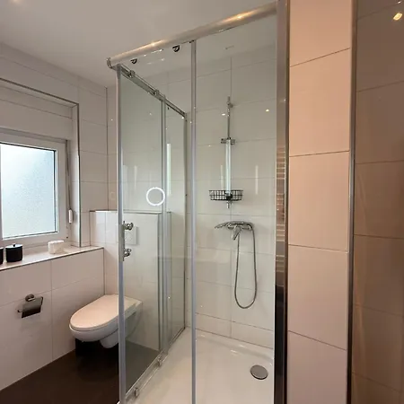 Daire Neu Eingerichtete 75qm Boarding House Aachen