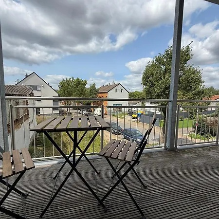 Daire Neu Eingerichtete 75qm Boarding House Aachen
